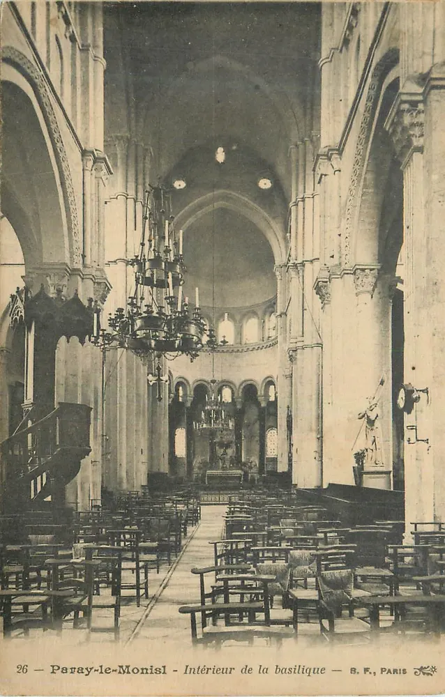 Paray-le-Monial — Interior da basílica — B. F., PARIS - Frente