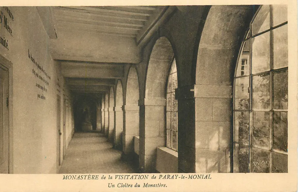 Kloster der Visitation in Paray-le-Monial — Ein Klosterhof - Vorderseite