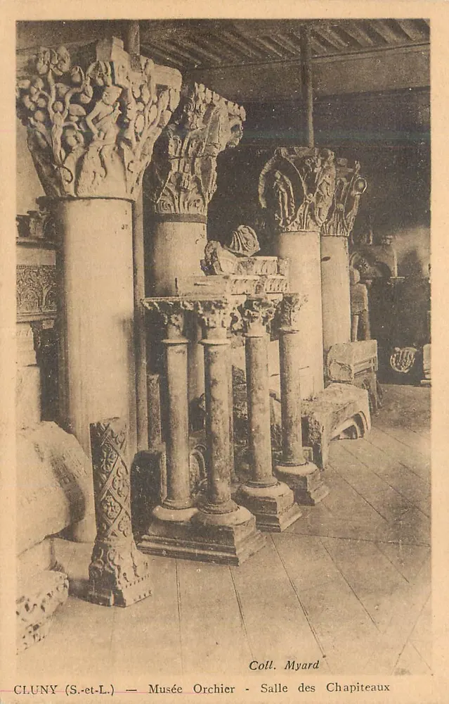 Cluny (S.-et-L.) — Museum Orchier — Saal der Kapitelle — Sammlung Myard - Vorderseite