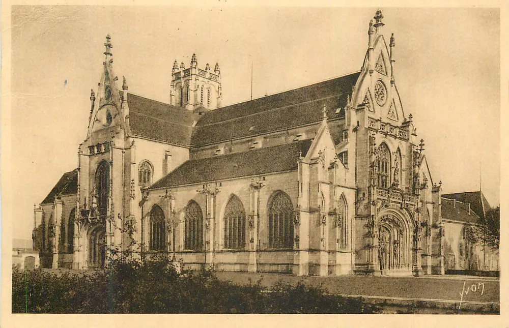 Igreja de São Pedro de Vouziers — vista geral — J. von J. (nº 107) - Frente