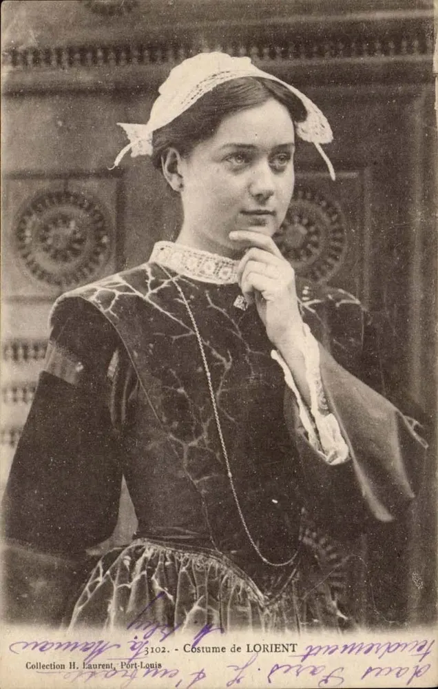 Traje de LORIENT — Coleção H. Laurent, Port-Louis — n°3102 - Frente