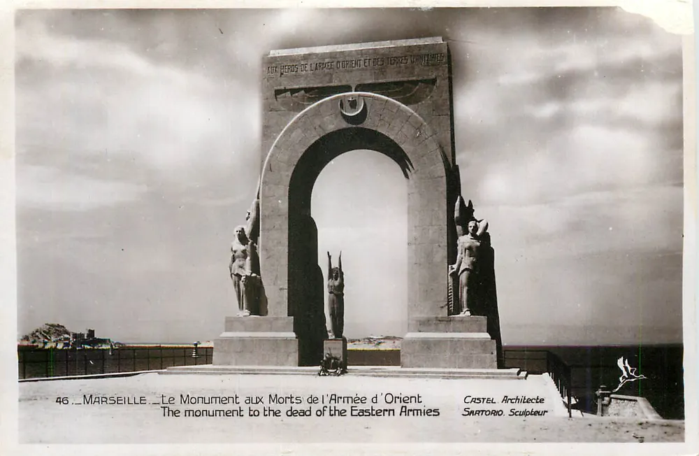 Marseille — O Monumento aos Mortos da Armada Oriental — Castel Arquiteto, Sartorio Escultor - Frente