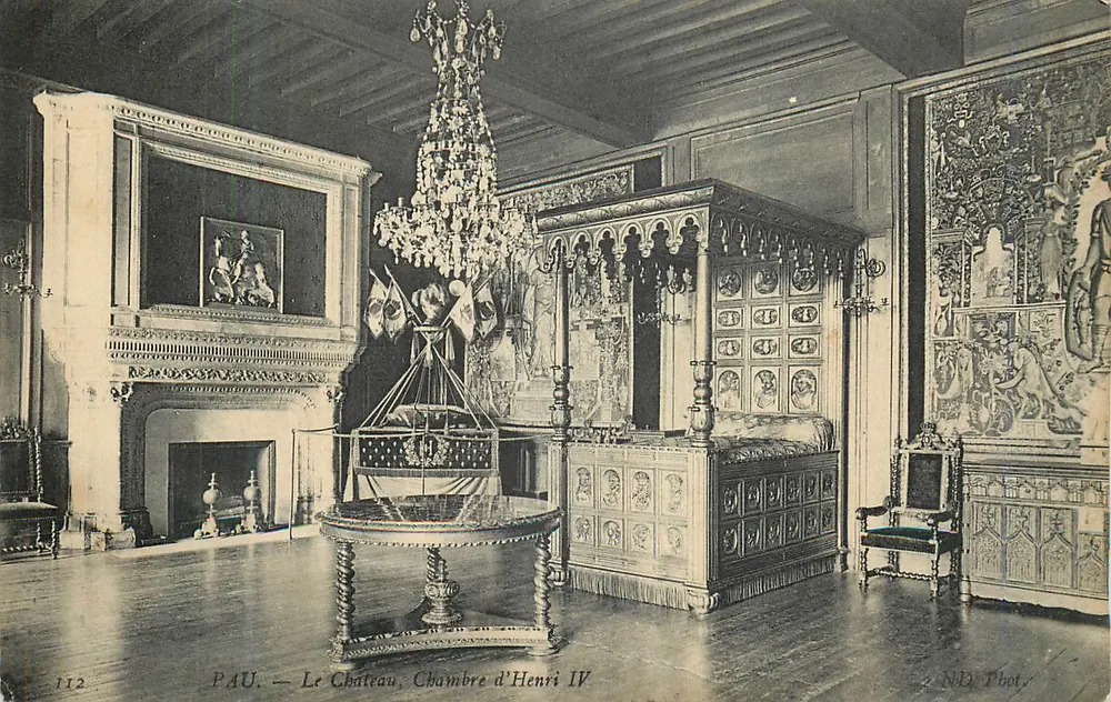 Pau — O Castelo, Quarto de Henri IV — ND Fot. - Frente