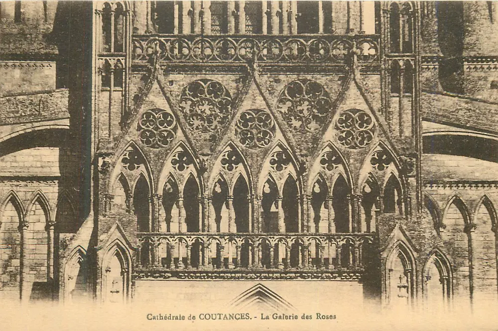 Kathedrale von COUTANCES — Die Galerie der Rosen - Vorderseite