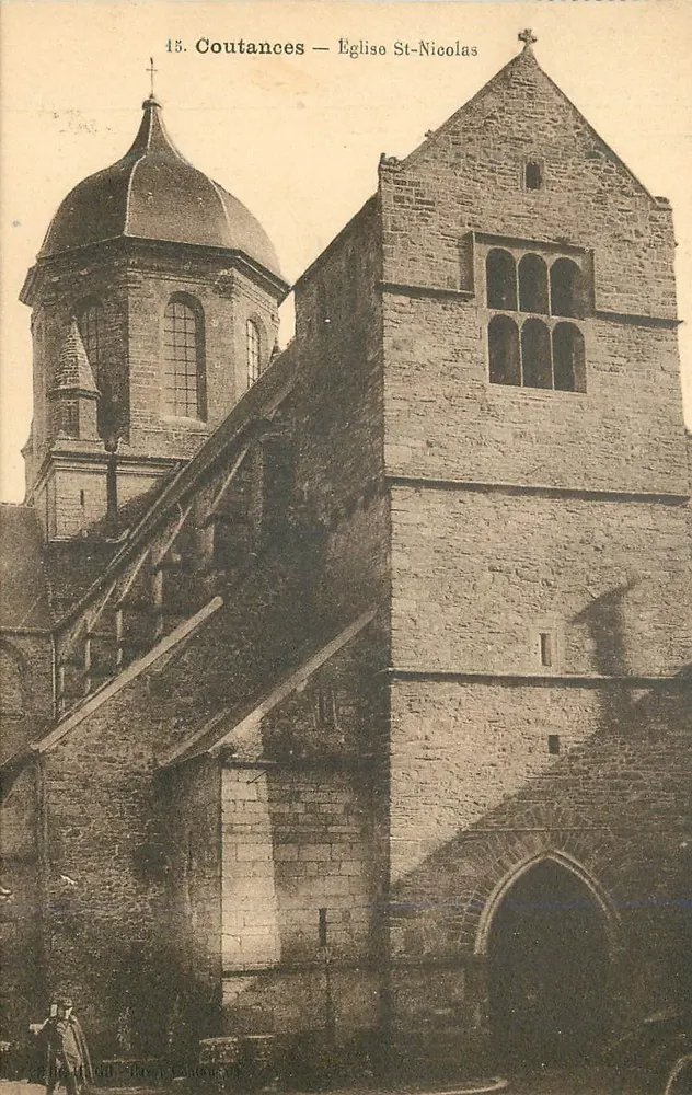 Coutances — Igreja de São Nicolau — vista da torre e do campanário - Frente
