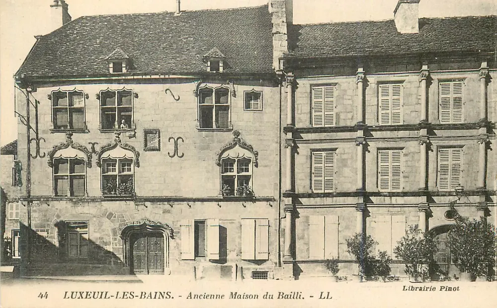 LUXEUIL-LES-BAINS - Antiga Casa do Bailli - Librairie Pinot - Frente