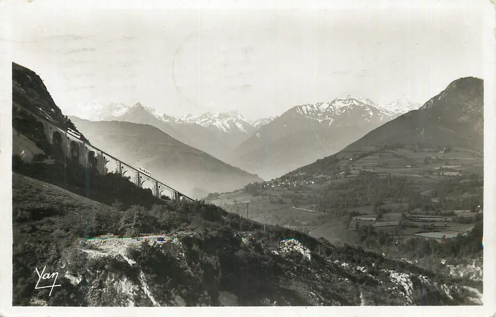 Eisenbahnviadukt — Panoramablick — Yan - Vorderseite
