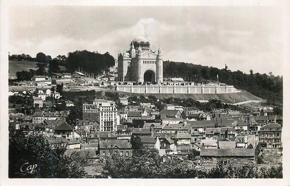 Saint-Raphaël — widok panoramiczny z bazyliką Sacré-Cœur — wydawca Cap - Awers
