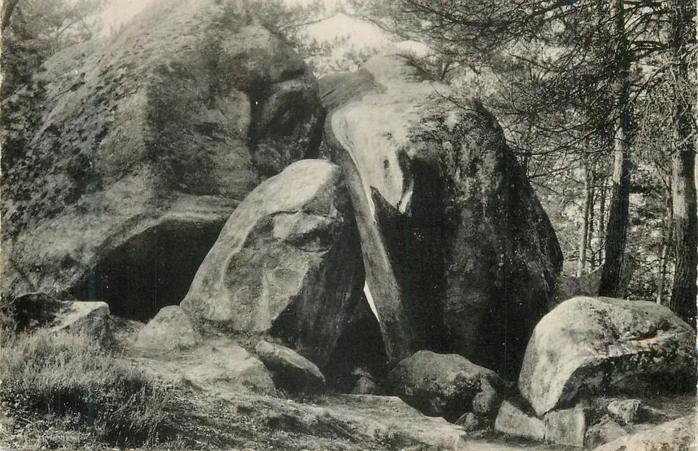 Natürliche Höhlen — Massive Felsen — Verlag unbekannt - Vorderseite