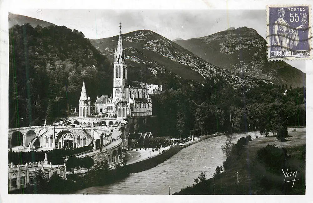 Basílica Nossa Senhora do Rosário de Lourdes — vista panorâmica — editor Yan - Frente