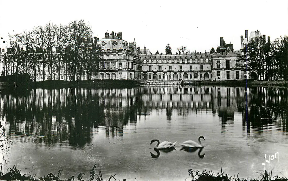 Schloss Fontainebleau — Aussicht auf den See mit Schwänen — Verleger L. Lion, Nr. 107 - Vorderseite