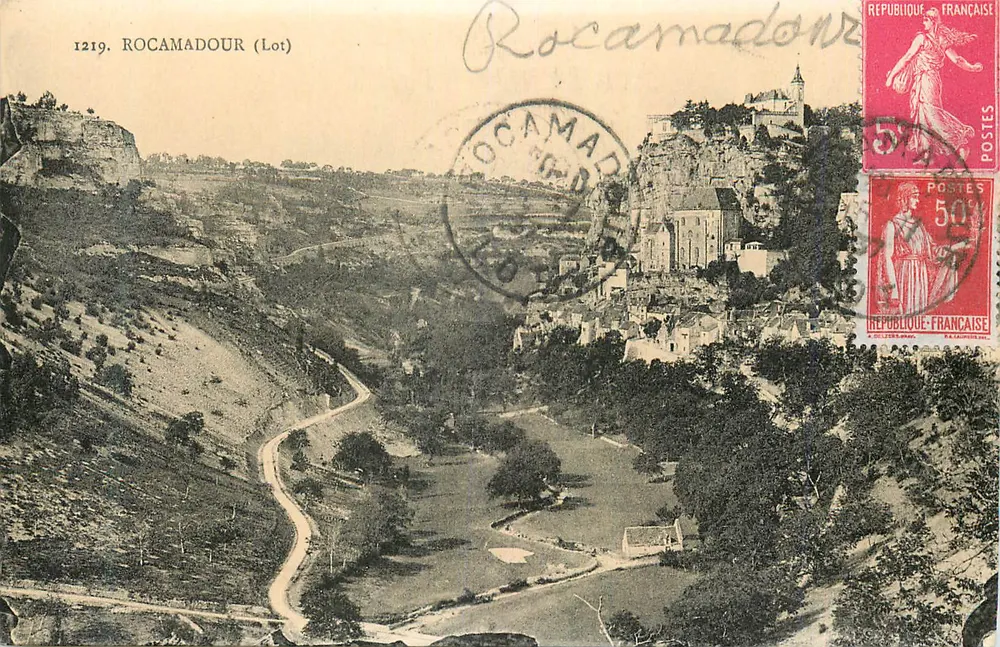 Rocamadour (Lot) — vista panorâmica do vilarejo encaixado — editor não identificado, n° 1219 - Frente