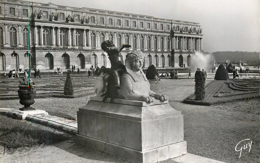 Schloss Versailles — Garten mit Sphinx — Guy - Vorderseite
