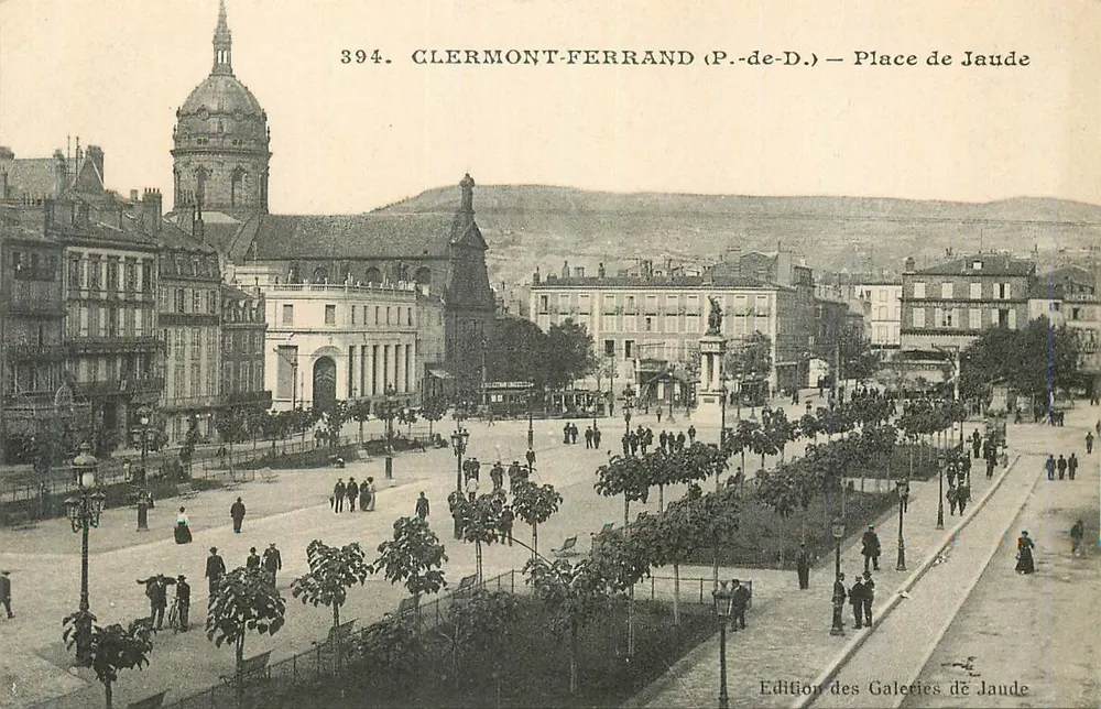 Clermont-Ferrand (P.-de-D.) — Praça de Jaude — Edição das Galerias de Jaude, n° 394 - Frente