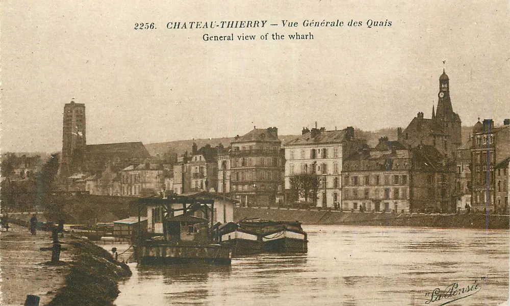 Castelo-Thierry — Vista Geral dos Cais — La Pensée, n°2256 - Frente
