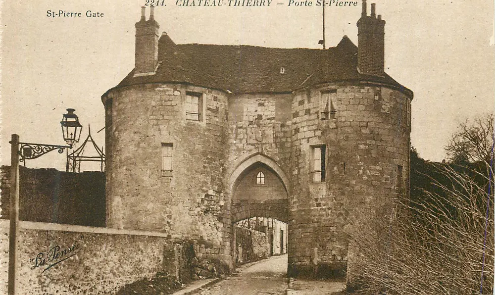 Porta Santo Pedro — Château-Thierry — editor La Pensée, n° 2244 - Frente
