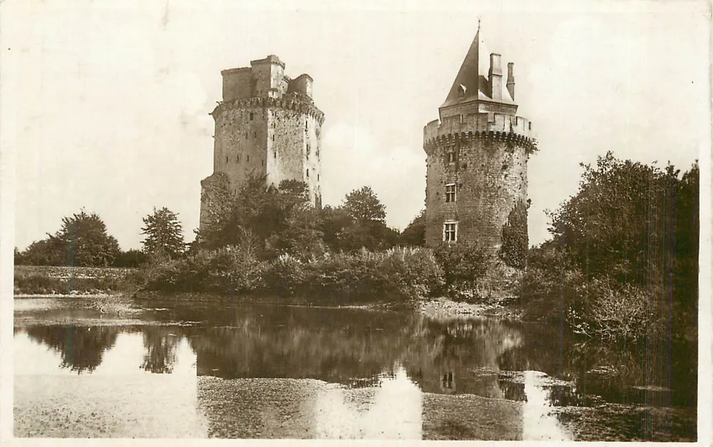 Château de la Roche — Ansicht der beiden Türme — Verlag nicht sichtbar - Vorderseite