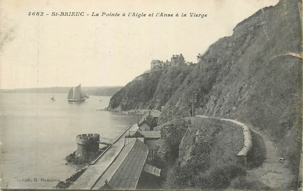 St-BRIEUC - Die Pointe à l'Aigle und die Anse à la Vierge — Sammlung E. Hamonie, Nr. 4682 - Vorderseite