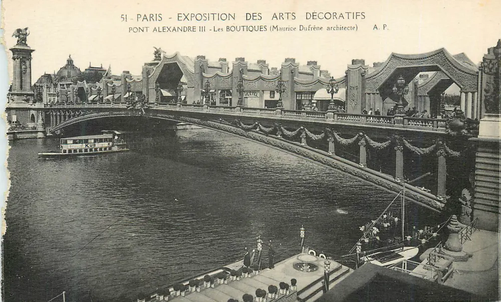 Paris - Ausstellung der dekorativen Künste - Pont Alexandre III - Die Läden (Architekt Maurice Dufrène) - A.P. - Vorderseite