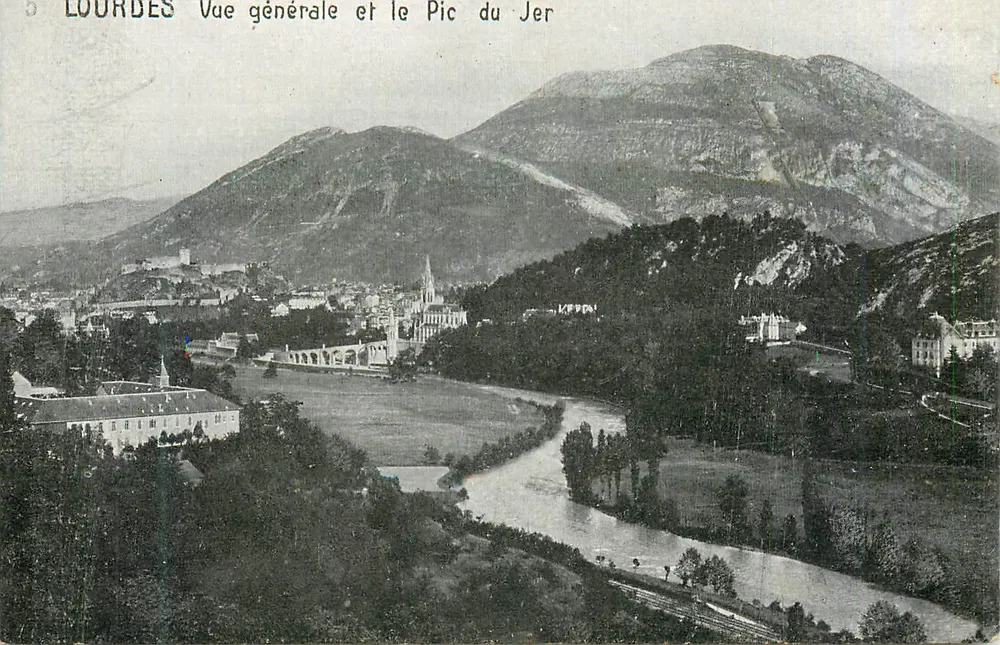 Lourdes — Vista geral e o Pic du Jer — Editor: L. Lévy, n° 5 - Frente