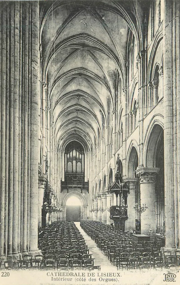 Kathedrale von Lisieux — Innenraum (Orgelseite) — JND Fotografie - Vorderseite