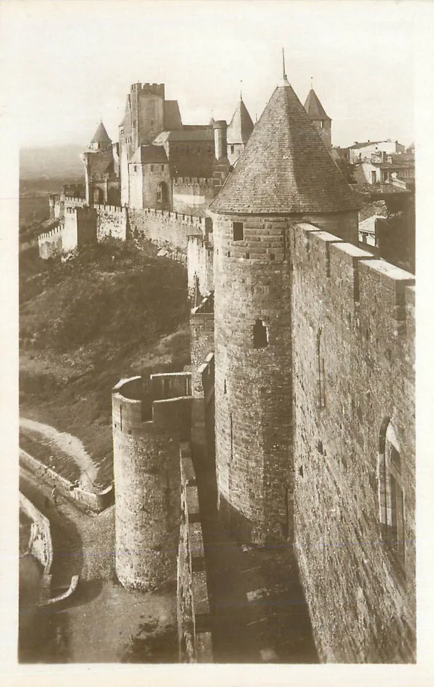 Castelo de Carcassonne — vista panorâmica — editor não visível - Frente