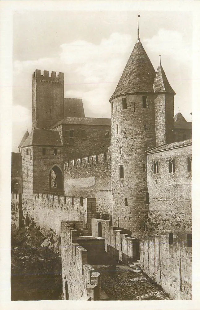 Schloss Carcassonne — Ansicht der Türme und Mauern — Verleger nicht sichtbar - Vorderseite