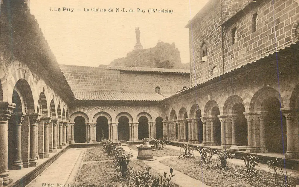 Le Puy — O Claustro de N.-D. do Puy (século IX) - Frente