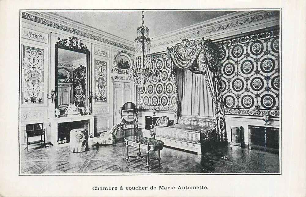 Quarto de dormir de Marie-Antoinette — interior ricamente decorado — editor e número de série não legíveis - Frente