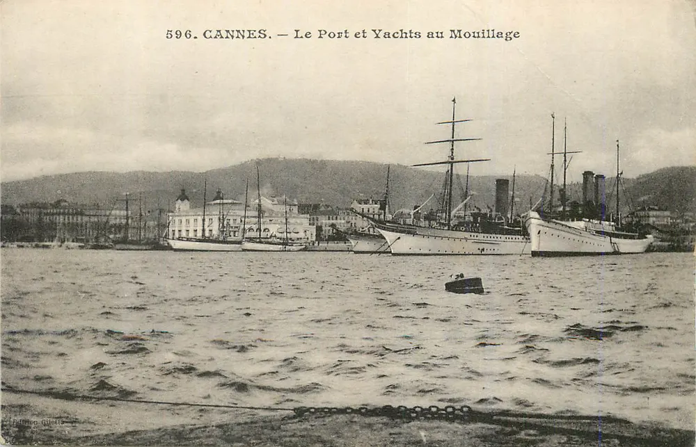 CANNES — Der Hafen und Yachten am Anker — Édition Gillet, n° 596 - Vorderseite
