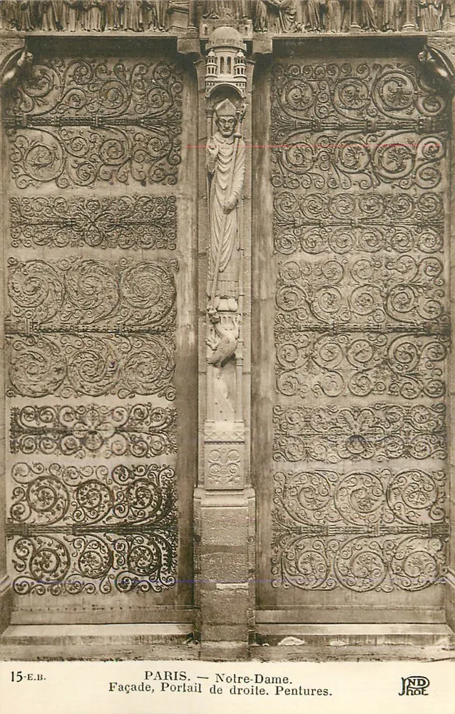 Paris — Notre-Dame. Fassade, rechter Portal. Spitzbogen. - Vorderseite