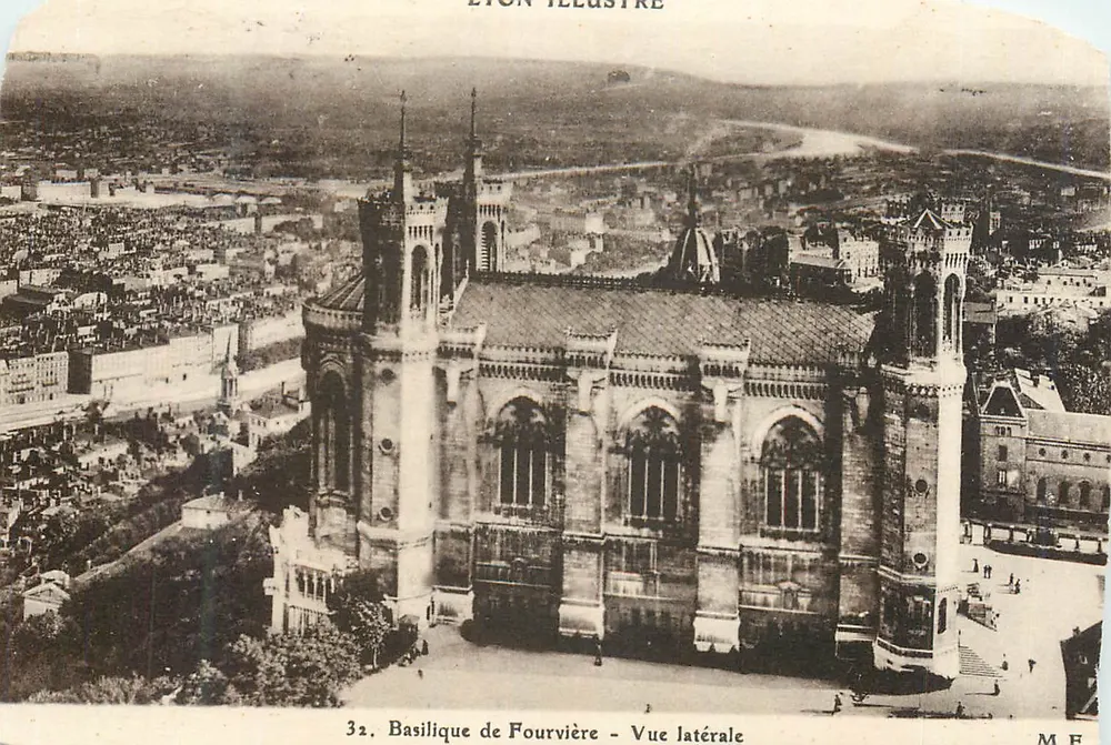 Basílica de Fourvière — Vista lateral — Lyon Illustre n°32 - Frente