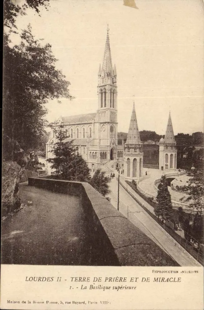 Lourdes II - Land der Gebete und Wunder - Die Oberbasilika — Maison de la Bonne Presse, 5, rue Bayard, Paris VIII - Vorderseite