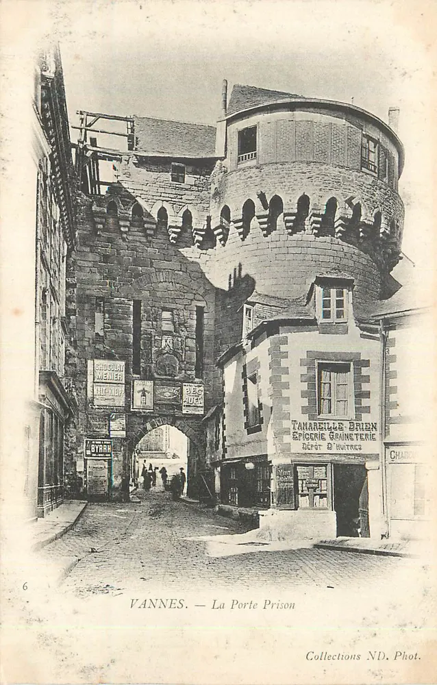 VANNES — A Porta da Prisão — Coleções ND. Fot. - Frente
