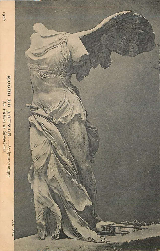 Die Siegesstatue von Samothrace — Antike Skulptur — Louvre-Museum - Vorderseite
