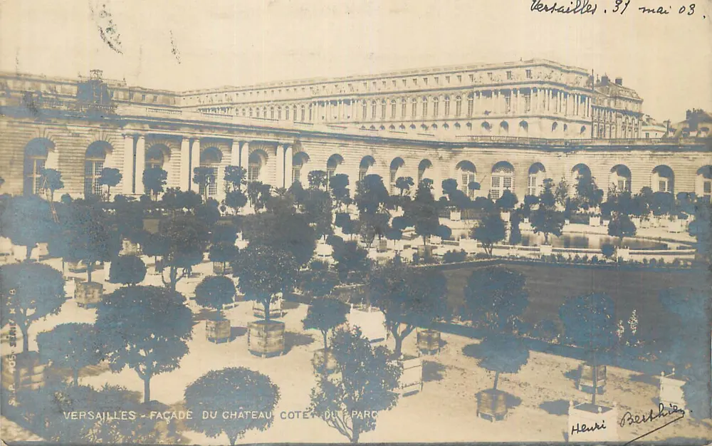 Versalhes — Facha da fortaleza do lado do parque — Henri Berthier - Frente