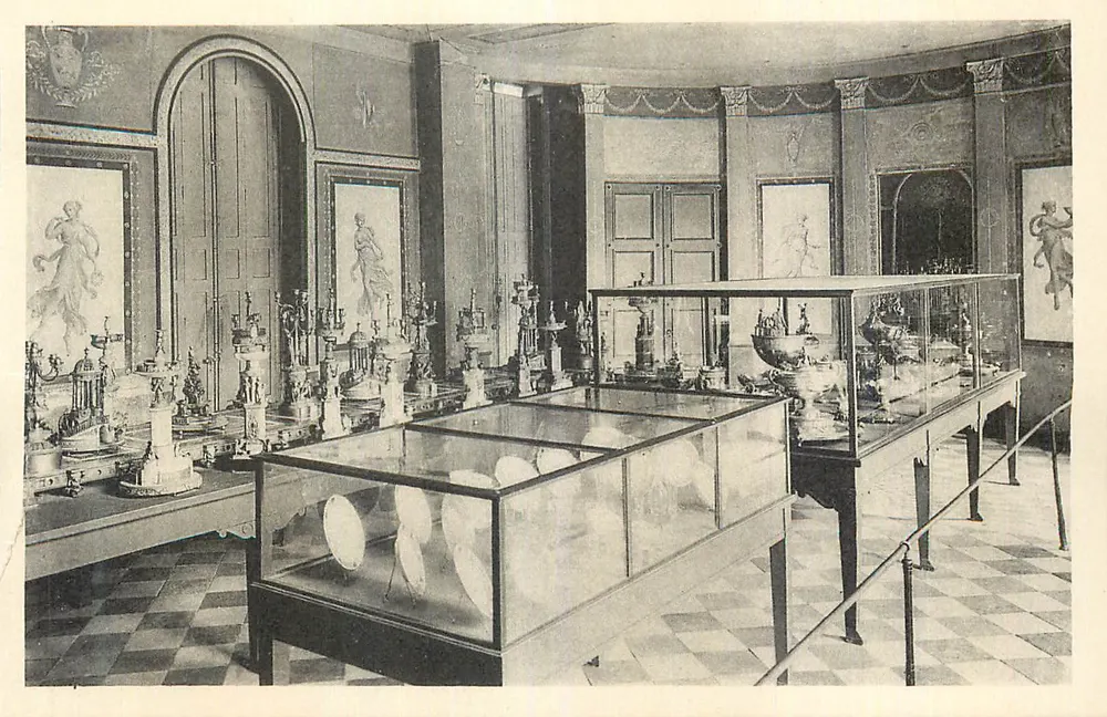 Sala de exposição — Museu de artes decorativas — Paris - Frente