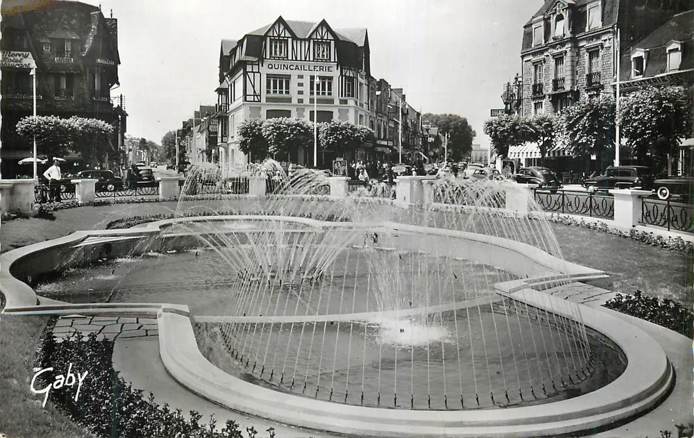 Zentralbrunnen — belebte Place — Gaby - Vorderseite