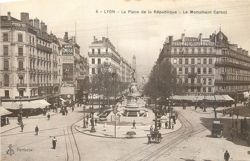 LYON - La Place de la République - Le Monument Carnot - Vorderseite