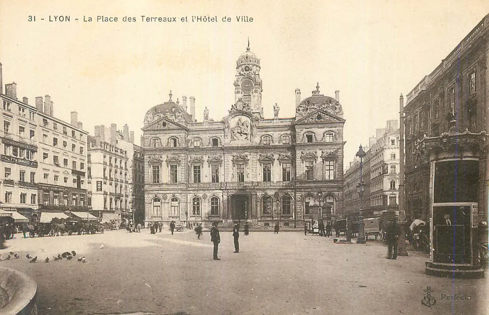 LYON - Die Place des Terreaux und das Rathaus — Perfecca, n°31 - Vorderseite