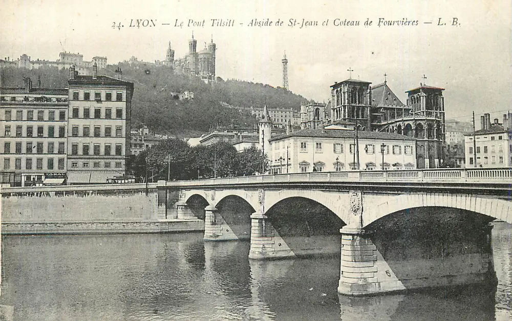 Lyon — Der Tilsitt-Brücke, Apsis von St. Johann und Fourvières-Hügel — L. B. - Vorderseite