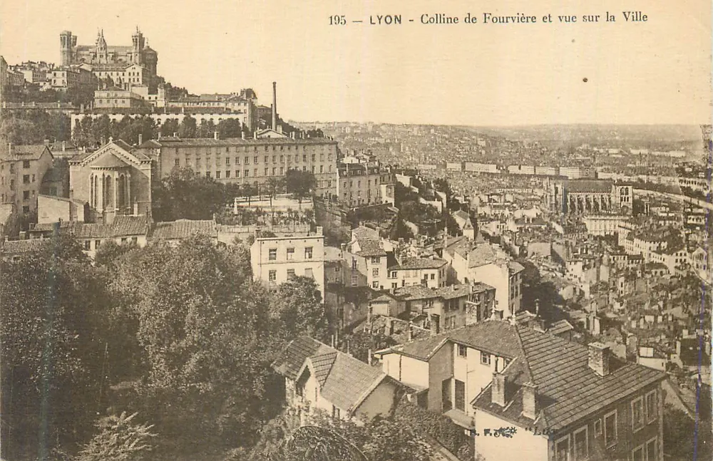 LYON - Colline de Fourvière und Blick auf die Stadt — R. F. O. (Nr. 195) - Vorderseite