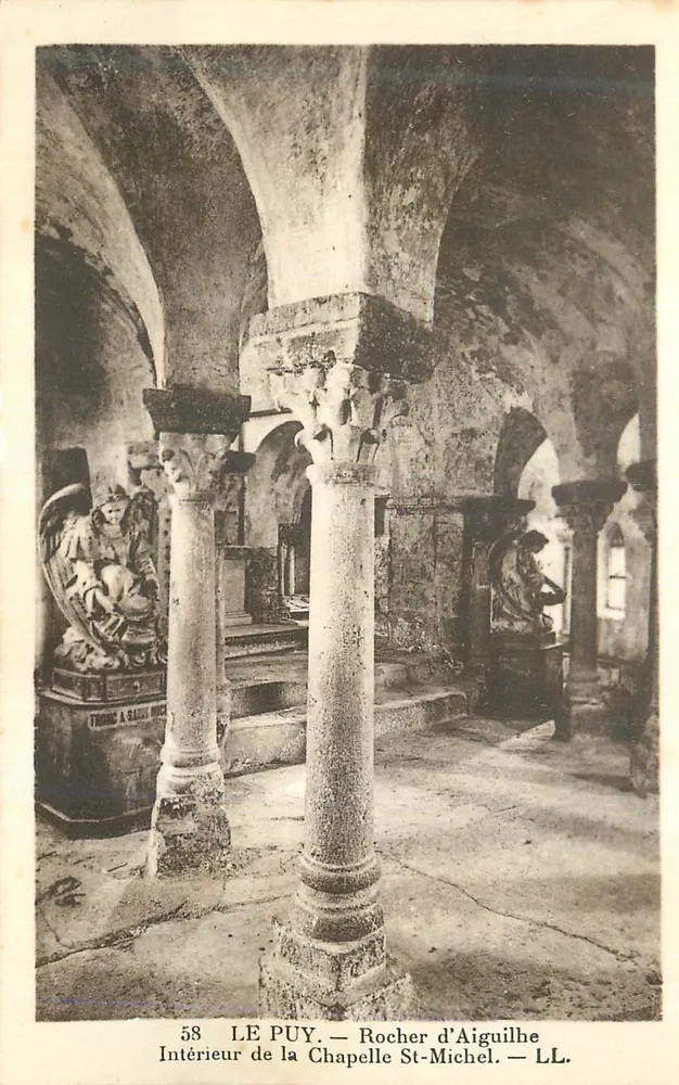 Innenansicht der Kapelle St-Michel — Le Puy — Rocher d'Aiguilhe - Vorderseite