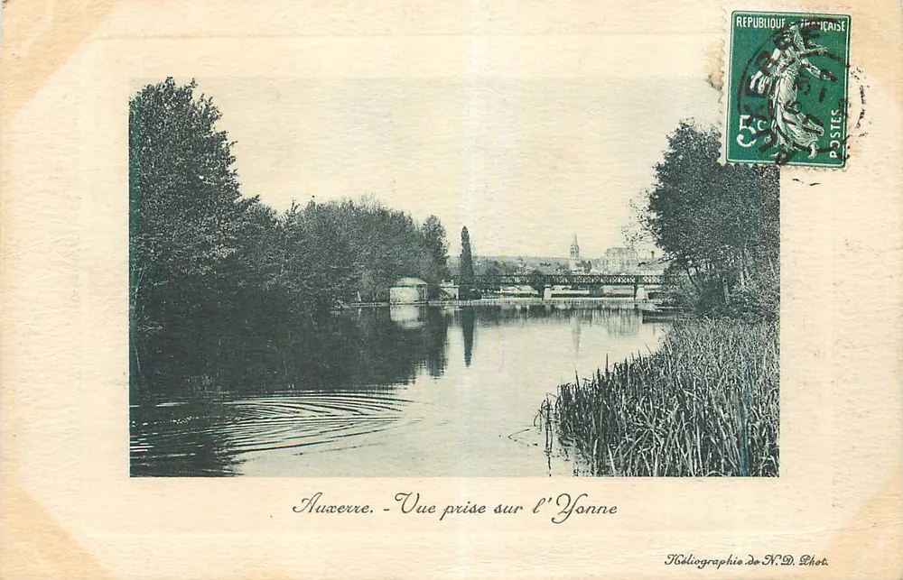 Auxerre - Vista tirada do rio Yonne — Heliotipia de N.D. Phot. - Frente