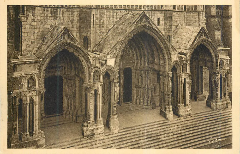 Portal da catedral — visão geral — editor não identificado, número de série ilegível - Frente