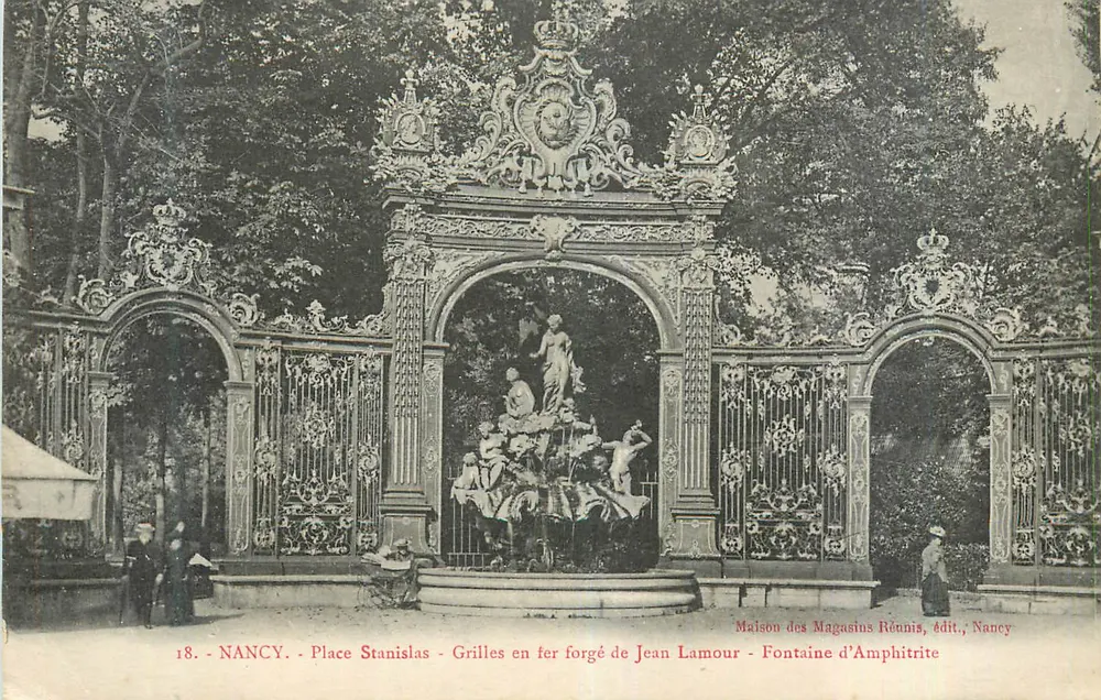 Nancy - Place Stanislas - Eisenwerk-Gitter von Jean Lamour - Fontaine d'Amphitrite - Vorderseite