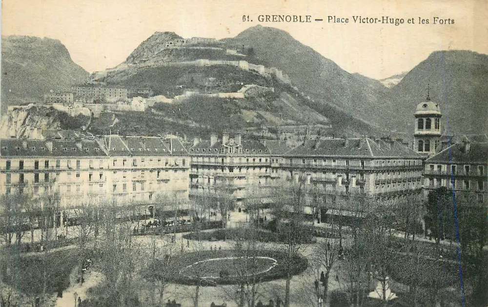 Grenoble — Place Victor-Hugo et les Forts - Recto
