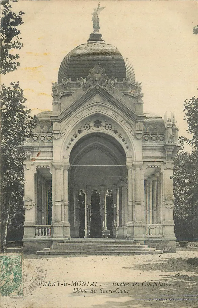 Paray-le-Monial — Umfriedung der Kaplanen — Dom des Heiligen Herzens - Vorderseite
