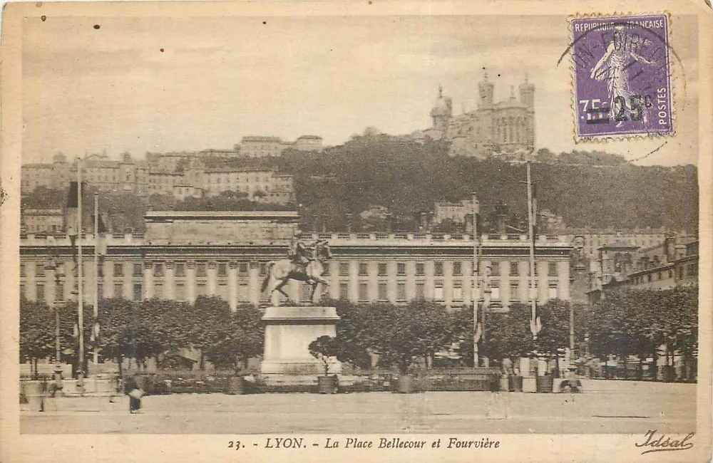 LYON - A Place Bellecour e Fourvière — Ideal - Frente