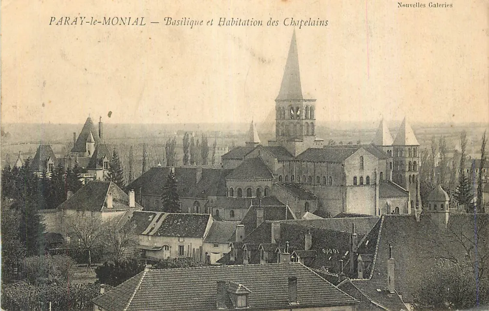 PARAY-le-MONIAL — Basilika und Wohnhaus der Kaplanen — Nouvelles Galeries - Vorderseite